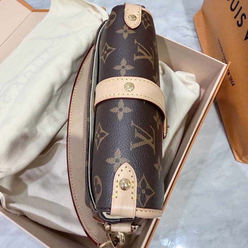 LV 路易威登。M46740 Saumur BB 馬鞍包❤️9.8-10