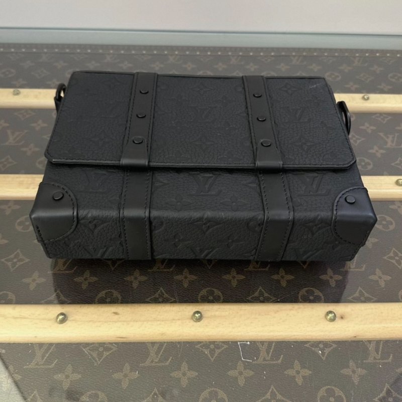 LV so black老花壓紋trunk肩背斜背郵差包 芯片款 24*17*6 99新配件塵袋-1