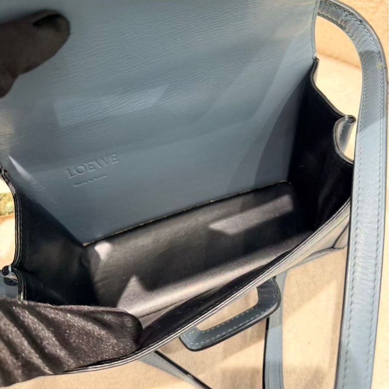 Loewe Barcelona霧霾藍三角包小號  19*7*12cm 98新配件塵袋-0