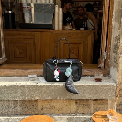 Miumiu黑色公事包  33*21芯片款 98新配件塵袋