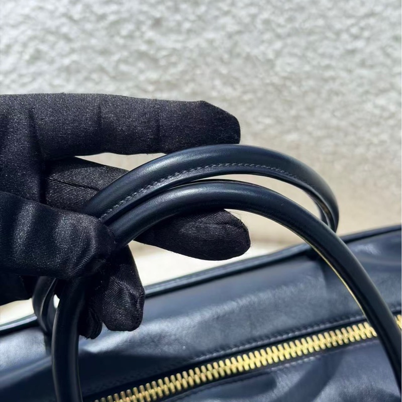 Miumiu黑色公事包  33*21芯片款 98新配件塵袋-2