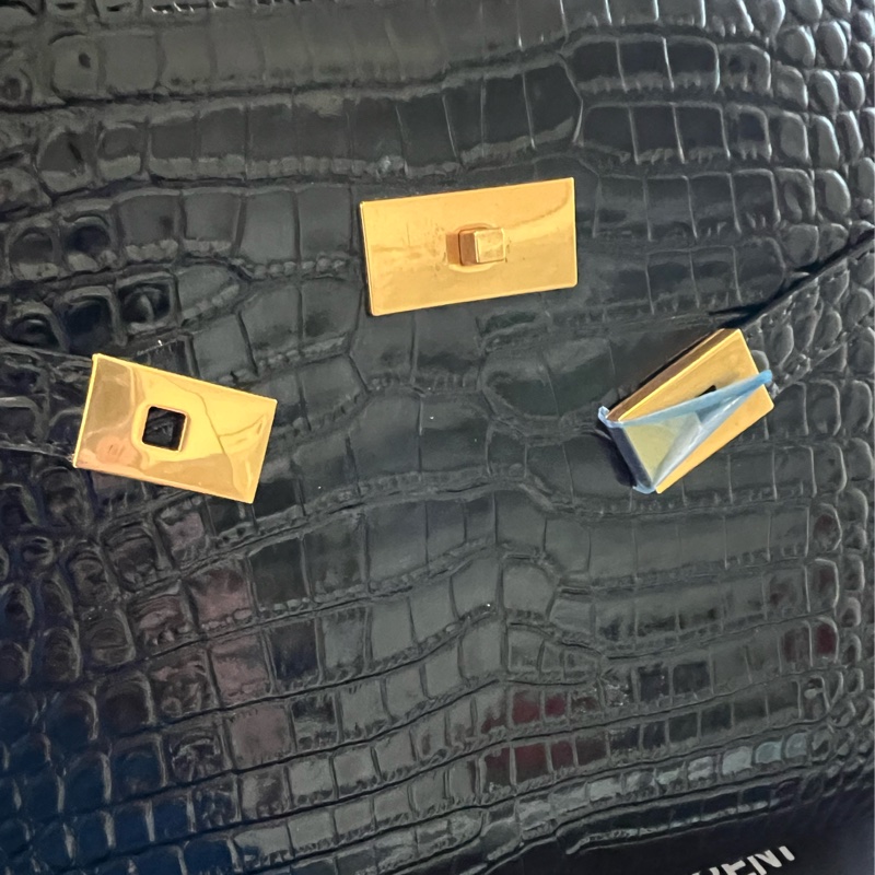 YSL曼哈頓黑金壓紋包-2