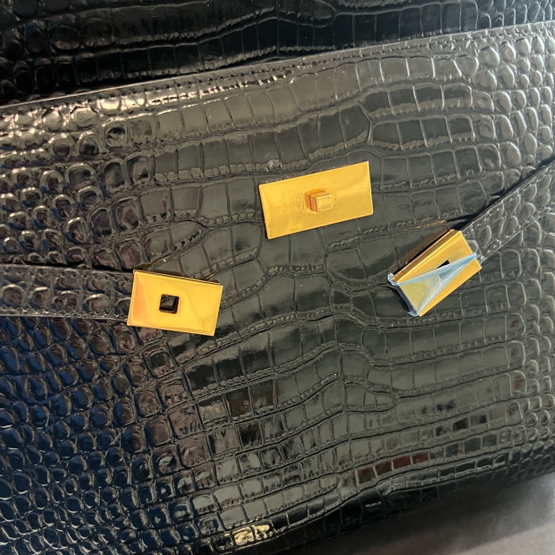 YSL曼哈頓黑金壓紋包-5