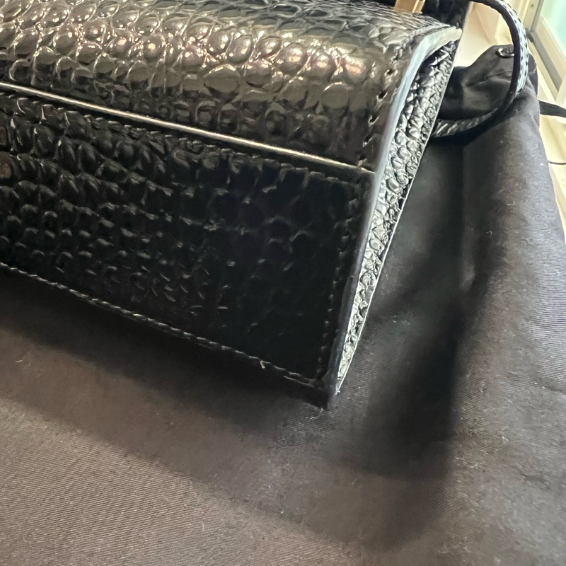 YSL曼哈頓黑金壓紋包-13