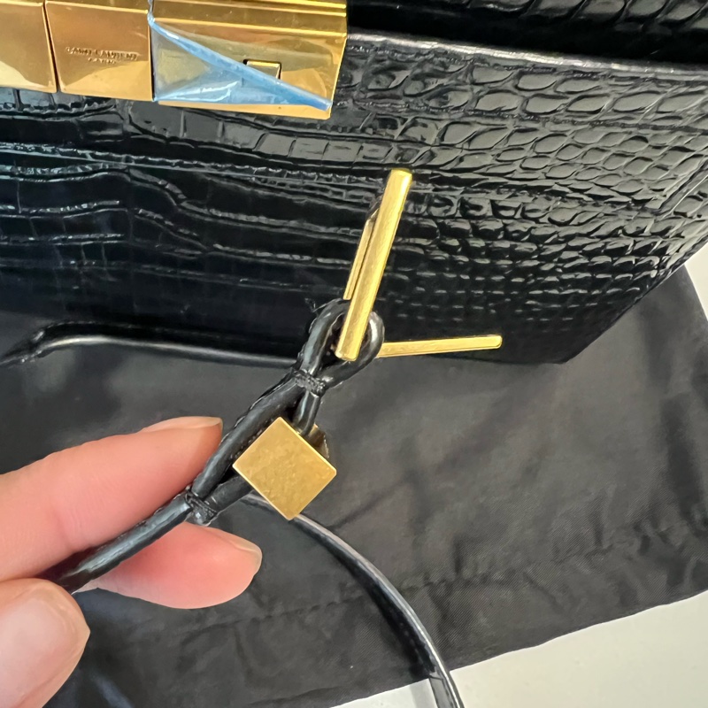 YSL曼哈頓黑金壓紋包-19