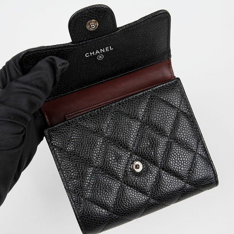 CHANEL 魚子醬紋經典雙折皮夾 A82288-6