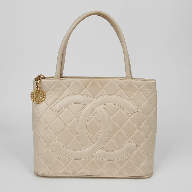 CHANEL 獎章硬幣手提袋 A01804-1