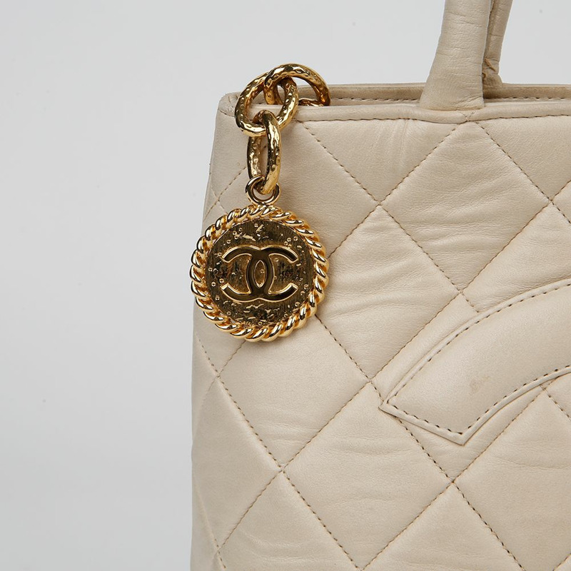 CHANEL 獎章硬幣手提袋 A01804-2
