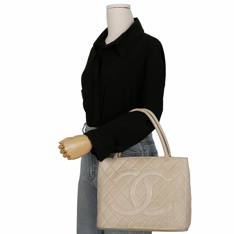 CHANEL 獎章硬幣手提袋 A01804-16