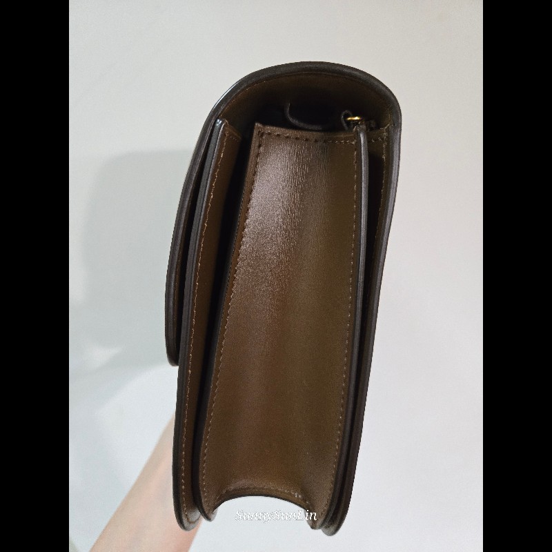 Celine box classic ​🔥 經典雋永！Céline Classic Box Bag 中號 棕色金扣 駝色 焦糖色豆腐包 斜背包 肩背包  🈶盒裝購證-26