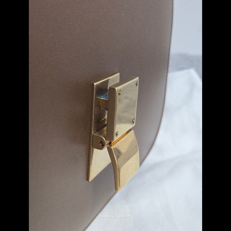 Celine box classic ​🔥 經典雋永！Céline Classic Box Bag 中號 棕色金扣 駝色 焦糖色豆腐包 斜背包 肩背包  🈶盒裝購證-41