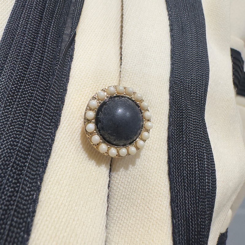 【美收精品】CHANEL 米白色黑邊西裝外套 4-513-7