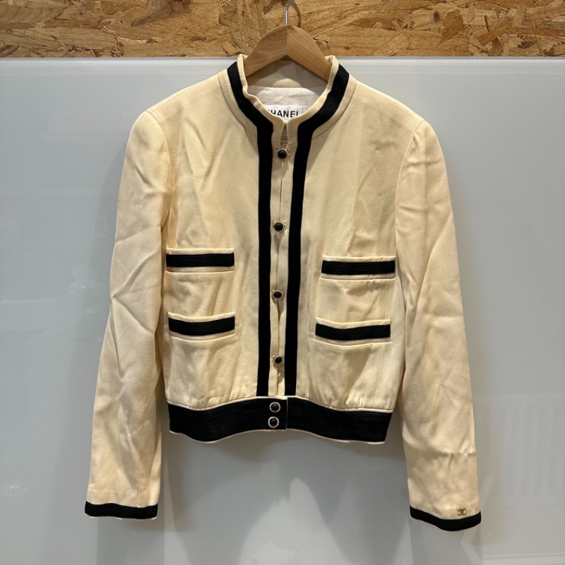 【美收精品】CHANEL 米白色黑邊西裝外套 4-513-0