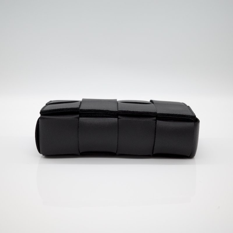 Bottega Venetta 寶緹嘉 BV Small Cassette 小款 經典編織 小牛皮 磁釦 斜背包 肩背包 黑色-1