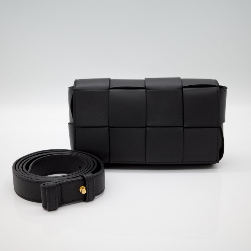 Bottega Venetta 寶緹嘉 BV Small Cassette 小款 經典編織 小牛皮 磁釦 斜背包 肩背包 黑色-3