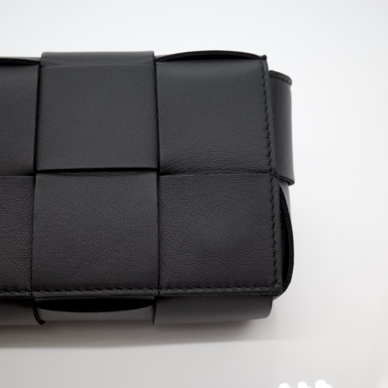 Bottega Venetta 寶緹嘉 BV Small Cassette 小款 經典編織 小牛皮 磁釦 斜背包 肩背包 黑色-7