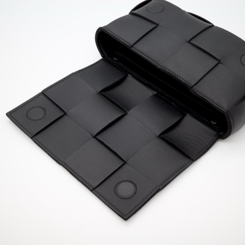 Bottega Venetta 寶緹嘉 BV Small Cassette 小款 經典編織 小牛皮 磁釦 斜背包 肩背包 黑色-8