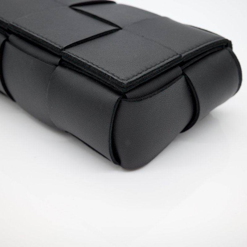 Bottega Venetta 寶緹嘉 BV Small Cassette 小款 經典編織 小牛皮 磁釦 斜背包 肩背包 黑色-14