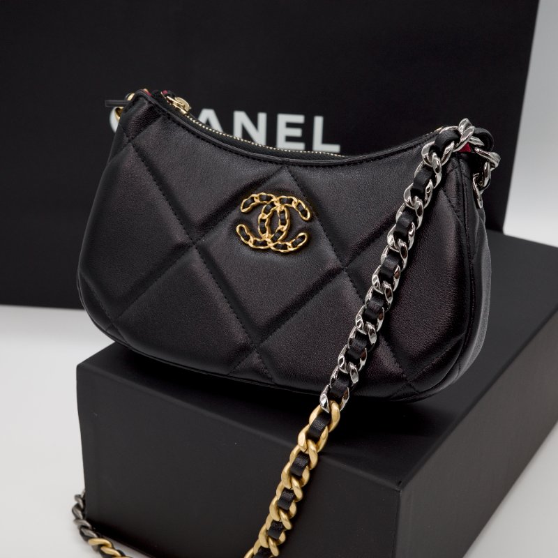 Chanel 香奈兒 Chanel 19 hobo 大菱格紋 三色鍊 黑色 光面小羊皮 斜背包 彎月包 鍊條包-0