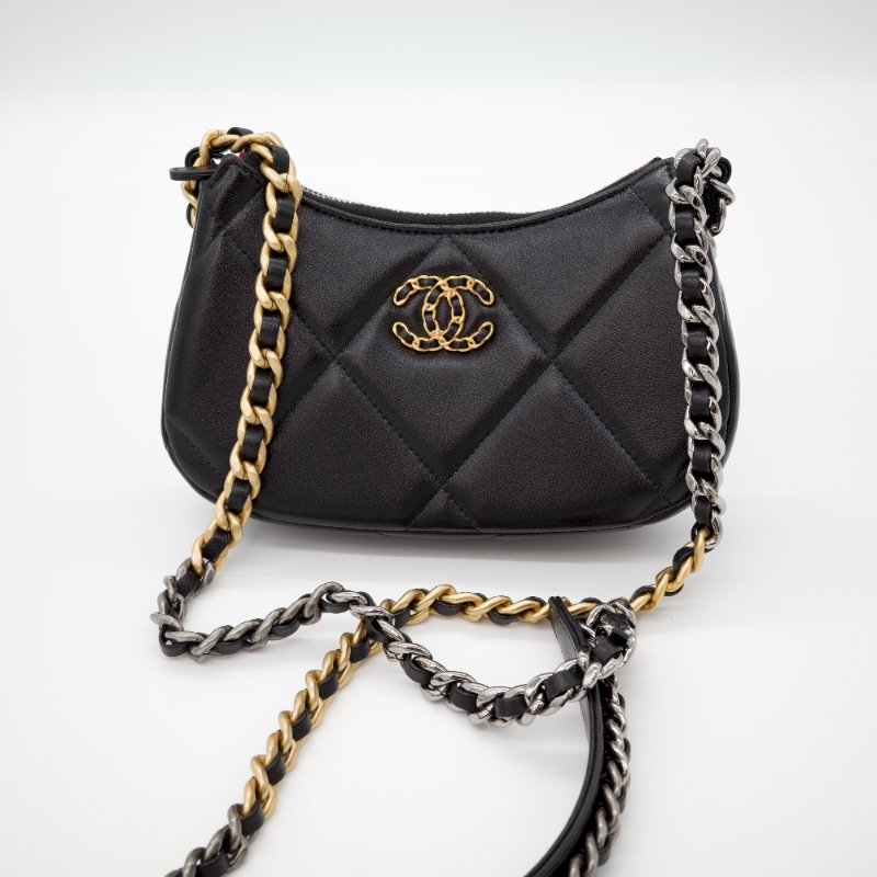 Chanel 香奈兒 Chanel 19 hobo 大菱格紋 三色鍊 黑色 光面小羊皮 斜背包 彎月包 鍊條包-2