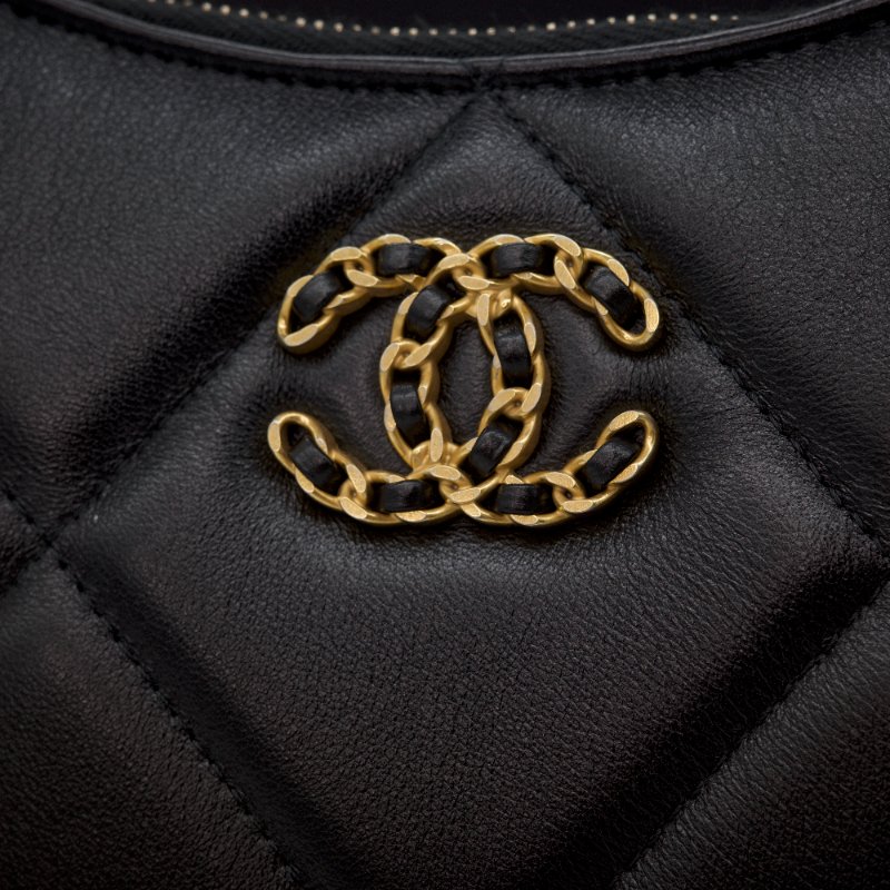 Chanel 香奈兒 Chanel 19 hobo 大菱格紋 三色鍊 黑色 光面小羊皮 斜背包 彎月包 鍊條包-5