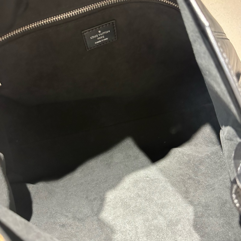 LOUIS VUITTON Carryall Dark MM  字母徽标可拆卸可调节肩带黑武士 购物袋托特包手提单肩包-7