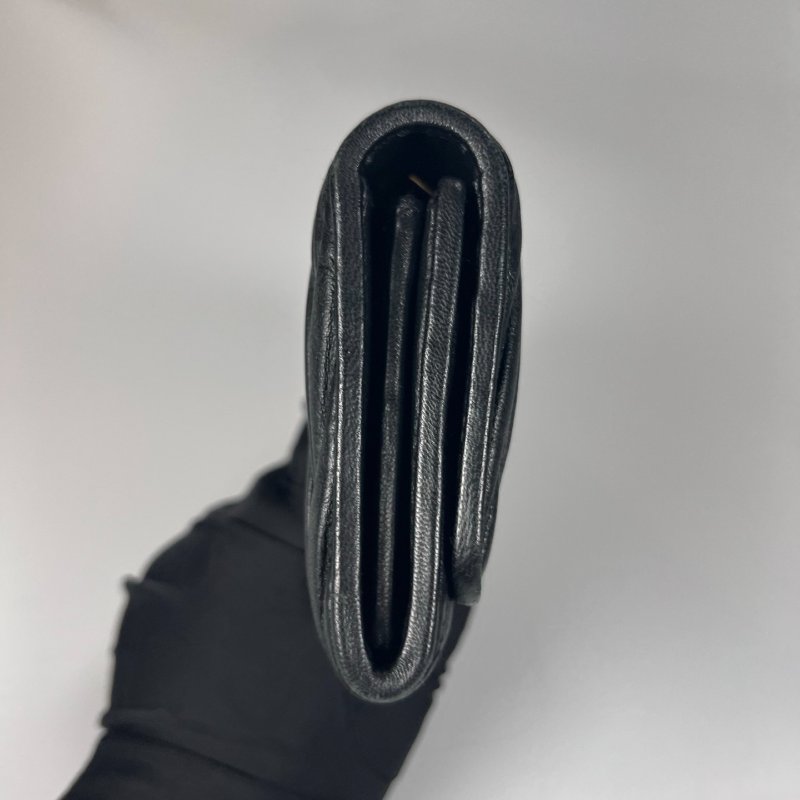 MIU MIU 黑金水鑽皺褶翻蓋長夾-3