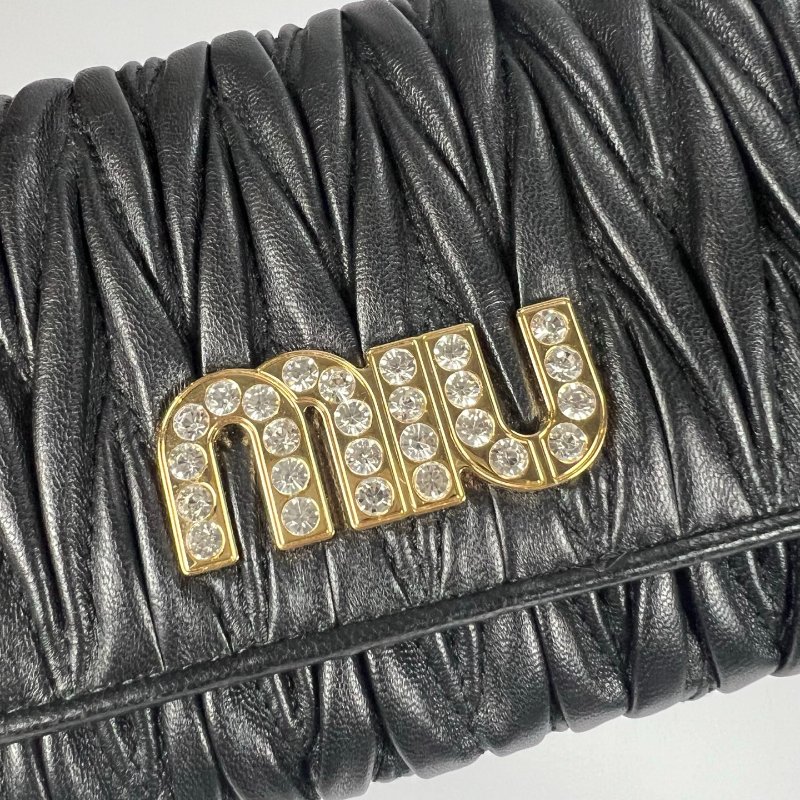 MIU MIU 黑金水鑽皺褶翻蓋長夾-5