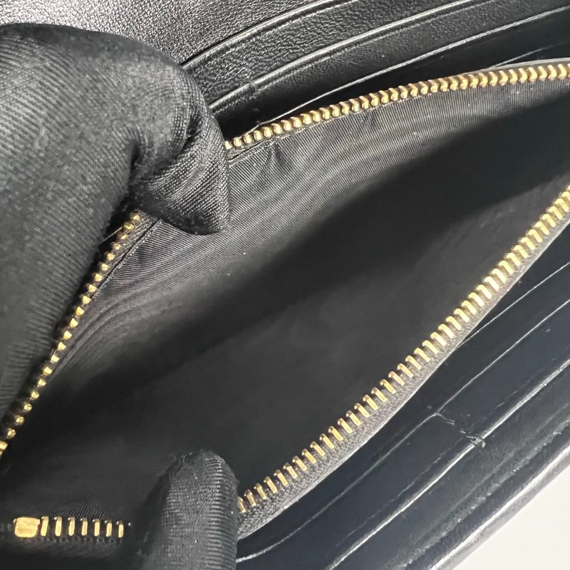 MIU MIU 黑金水鑽皺褶翻蓋長夾-9