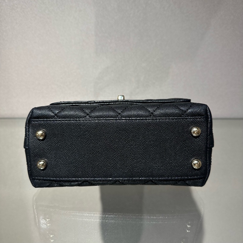 CHANEL香奈儿 Coco Handle 21P 亮面菱格皮穿链金扣 粒纹小牛皮 金色金属 手提包单肩包 迷你 女款 黑色-4