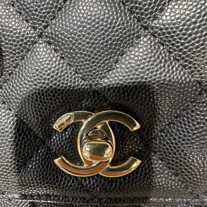 CHANEL香奈儿 Coco Handle 21P 亮面菱格皮穿链金扣 粒纹小牛皮 金色金属 手提包单肩包 迷你 女款 黑色-5