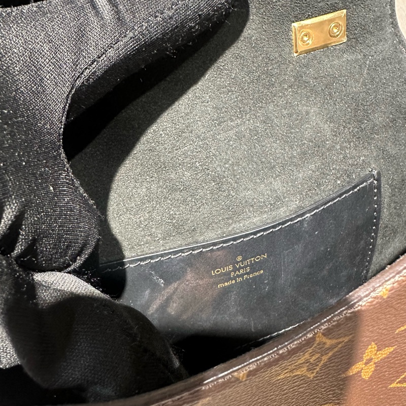 LOUIS VUITTON TILSITT 老花满印可拆卸可调节肩带扇子包 单肩手提包-8