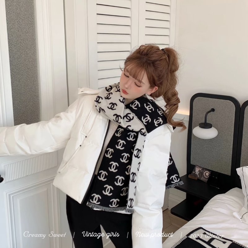 CHANEL 經典雙C雙面羊絨圍巾-6