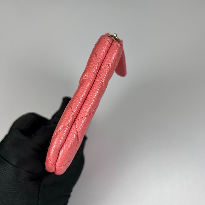 CHANEL  25開 珊瑚粉荔枝皮一字拉零錢包-2