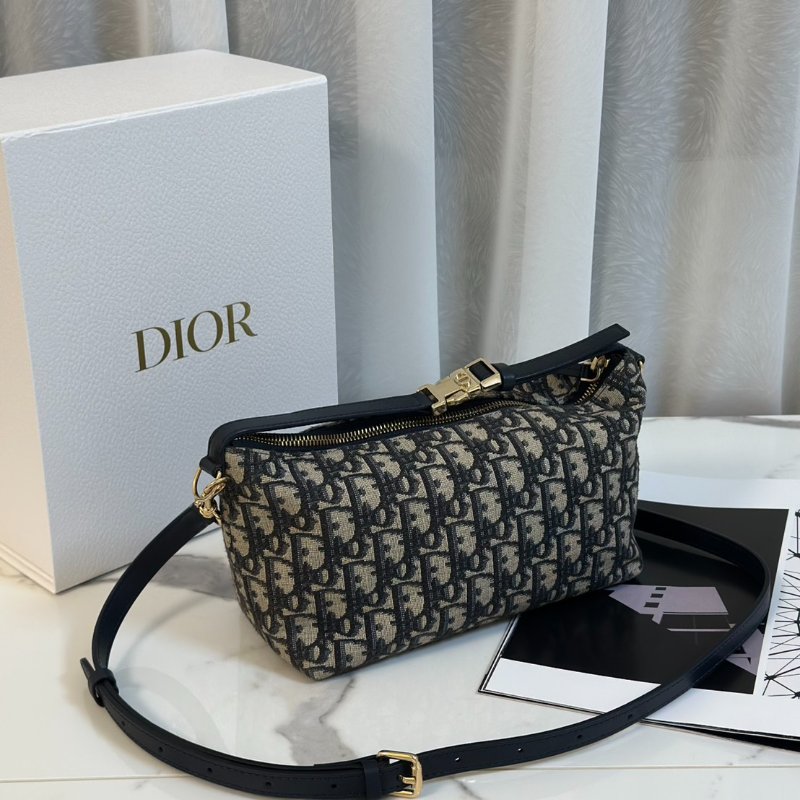 DIOR Travel nomad 手提飯盒包-7