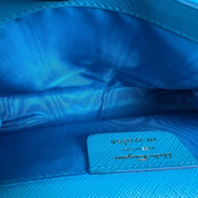 FERRAGAMO 藍色蝴蝶結金鍊包-6