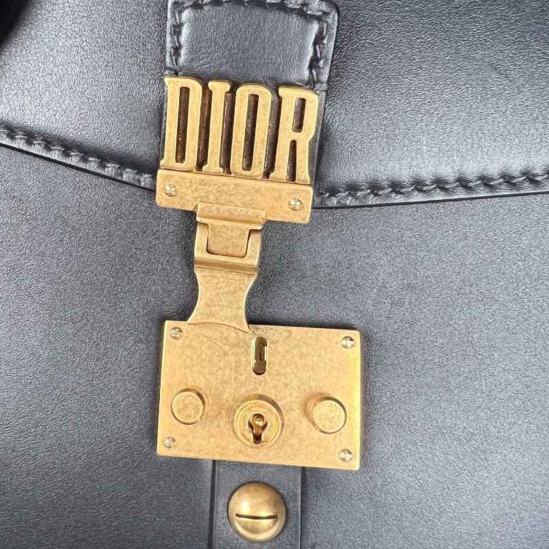 DIOR  黑金皮革鎖頭郵差包-9