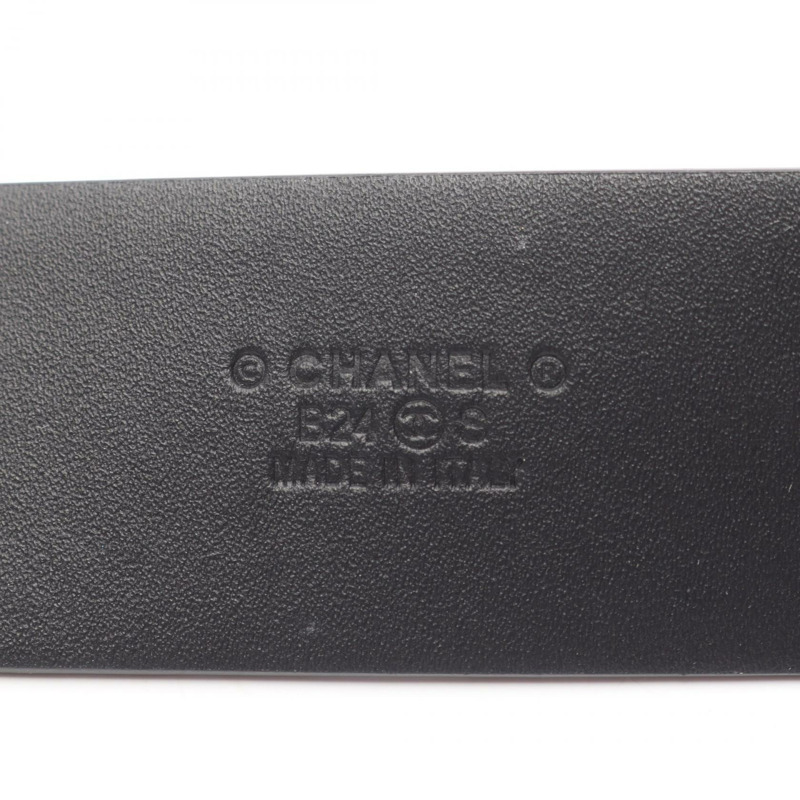 香奈兒 COCO 標誌皮帶，皮革材質，鑲有水鑽和人造珍珠，黑白配色，二手。-3