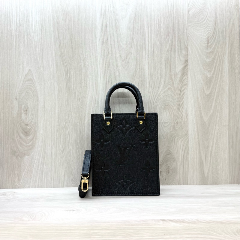 LV黑色牛皮壓紋MINI琴譜包M81417-0