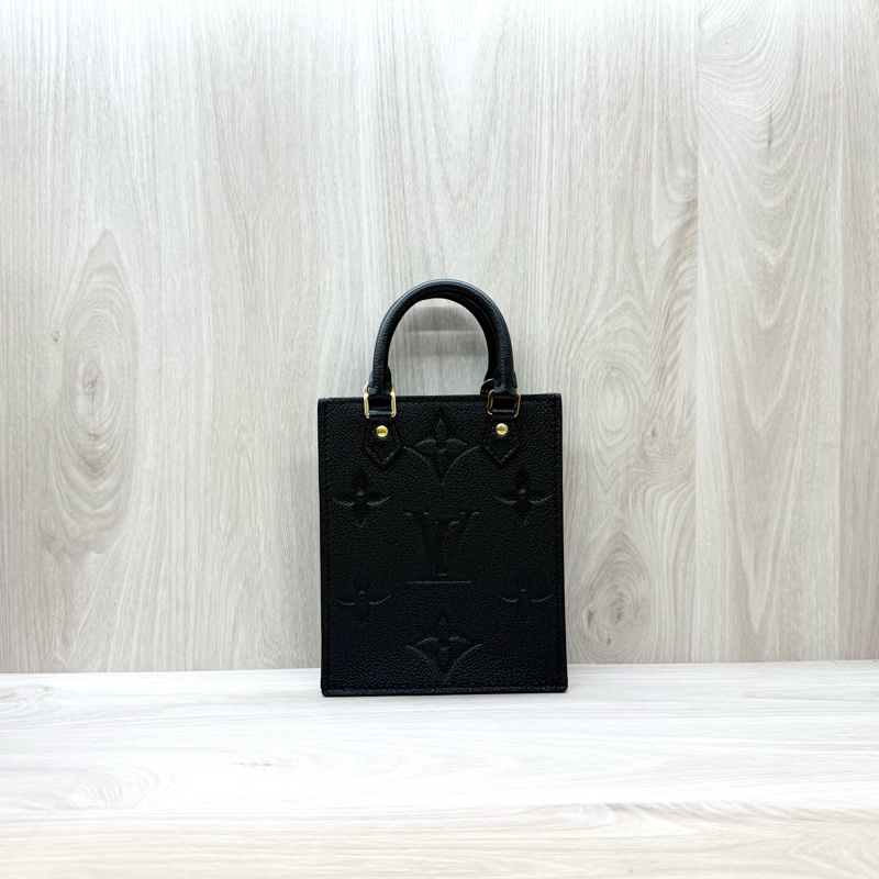 LV黑色牛皮壓紋MINI琴譜包M81417-1