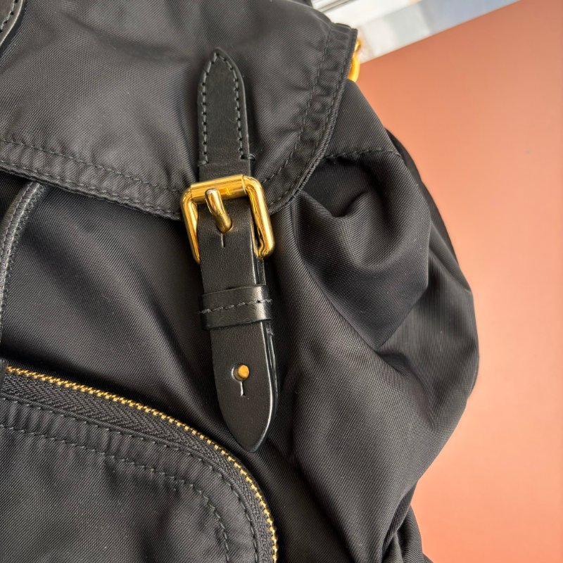 ::BURBERRY:: 尼龍斜背/後背包(經典黑/小型) The Small Crossbody Rucksack-3