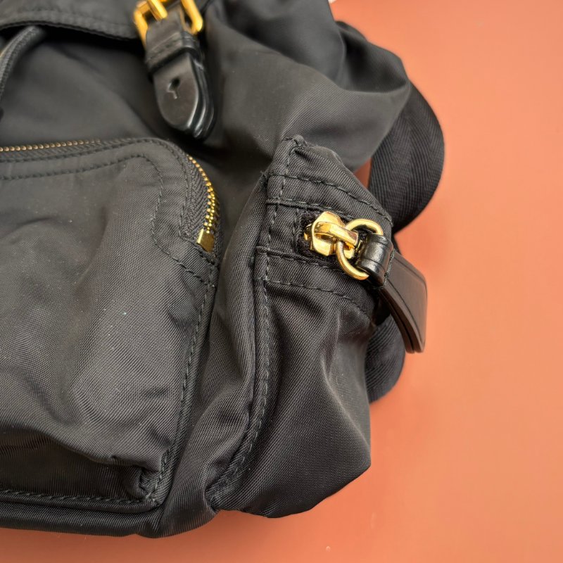 ::BURBERRY:: 尼龍斜背/後背包(經典黑/小型) The Small Crossbody Rucksack-5