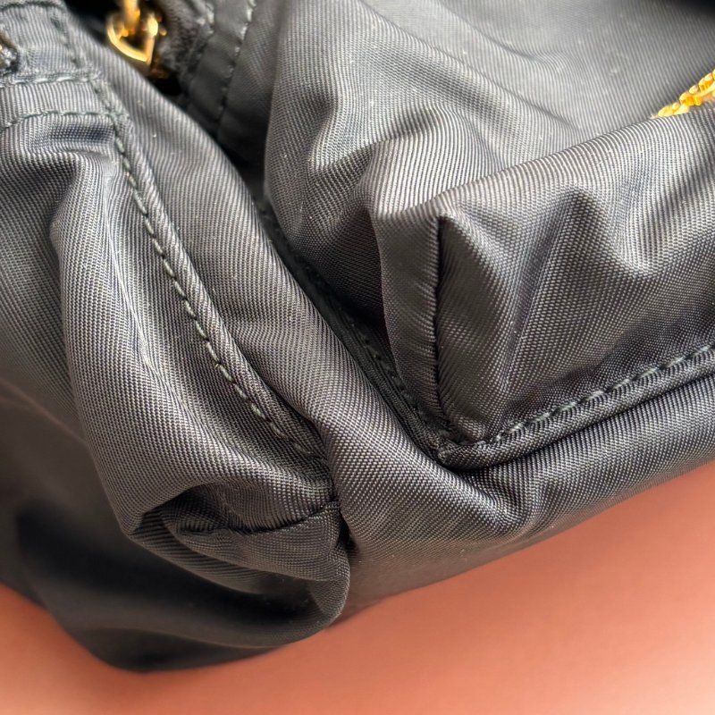 ::BURBERRY:: 尼龍斜背/後背包(經典黑/小型) The Small Crossbody Rucksack-10