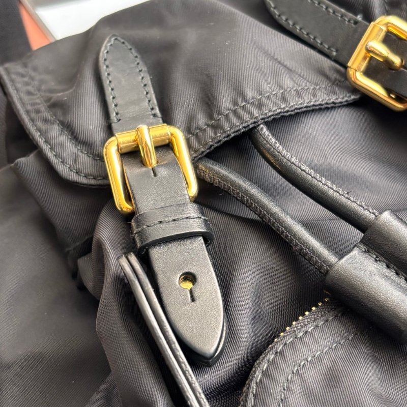 ::BURBERRY:: 尼龍斜背/後背包(經典黑/小型) The Small Crossbody Rucksack-11