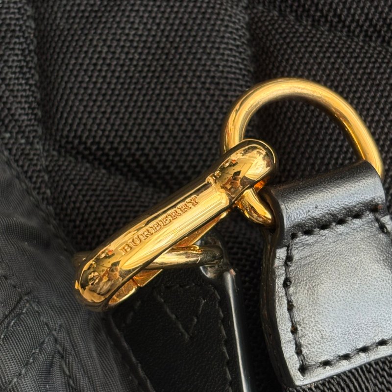 ::BURBERRY:: 尼龍斜背/後背包(經典黑/小型) The Small Crossbody Rucksack-15