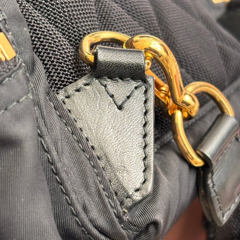 ::BURBERRY:: 尼龍斜背/後背包(經典黑/小型) The Small Crossbody Rucksack-17