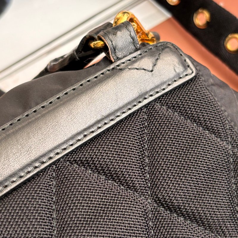 ::BURBERRY:: 尼龍斜背/後背包(經典黑/小型) The Small Crossbody Rucksack-23