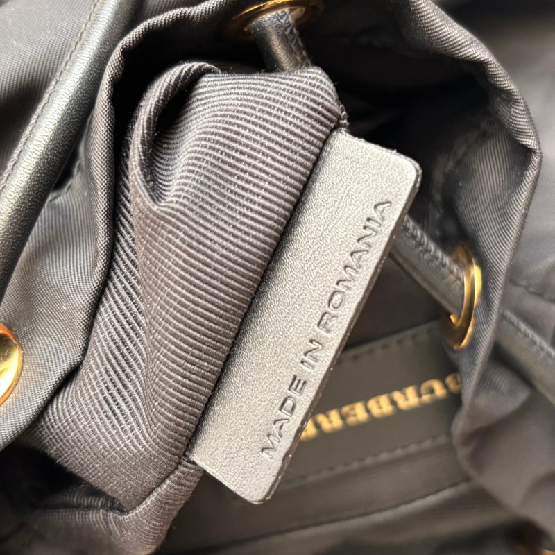 ::BURBERRY:: 尼龍斜背/後背包(經典黑/小型) The Small Crossbody Rucksack-32