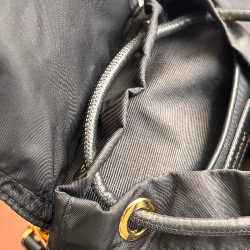 ::BURBERRY:: 尼龍斜背/後背包(經典黑/小型) The Small Crossbody Rucksack-39