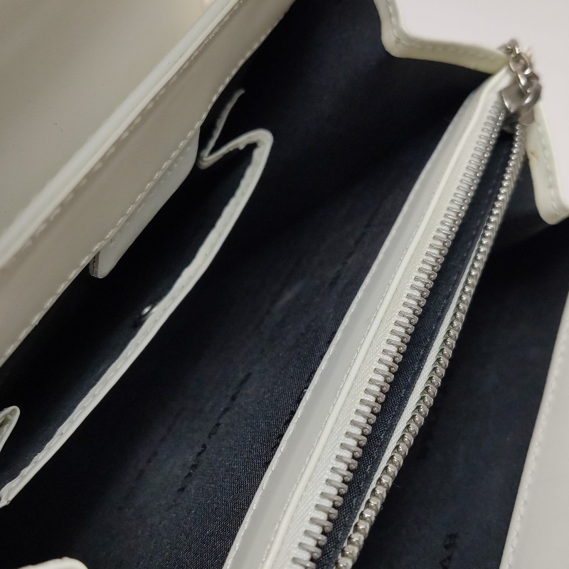 Bvlgari牛皮純色金屬扣單肩包-9